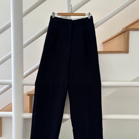 Aritzia Wilfred The Effortless Pant - Crepette in Black, Size 6 - Picture 7 of 7